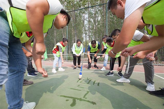 醇小重慶老火鍋第一屆戶外拓展“點燃激情，挑戰自我”